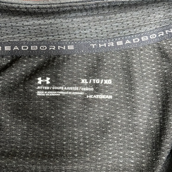 💦NWOT Under Armour  Sweater/Shirt, Color as metal/dark grey - Picture 6 of 7